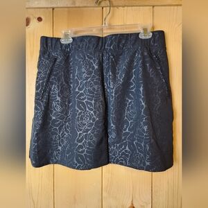Orvis Black Rose Embossed Zippered Pockets Travel Athletic Athleisure Skort